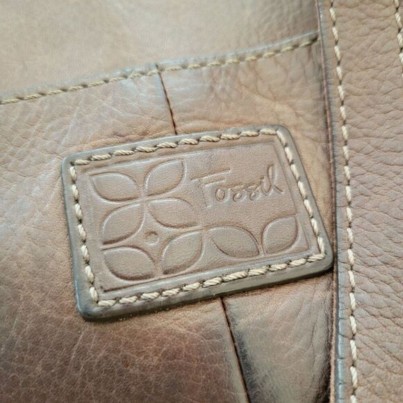 Fossil Vintage Brown Leather Crossbody Bag With Adjustable Strap & Multiple Zipp - Picture 7 of 8